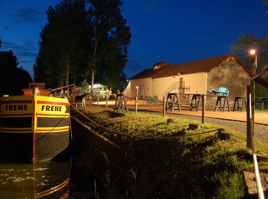 Lectures au fil de l'eau au musée du canal de Berry